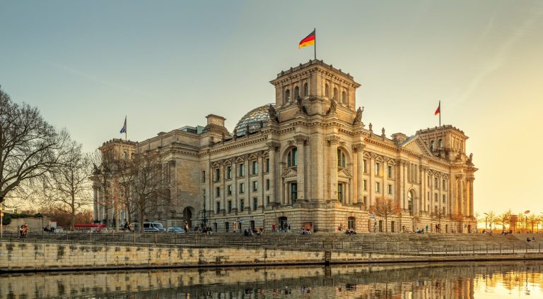 The,Famous,Reichstag,Building,In,Berlin,While,Sunset